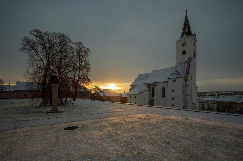 Kostel sv. Michaela Archanděla, Pacov, zima (Foto Zdeněk Klika)